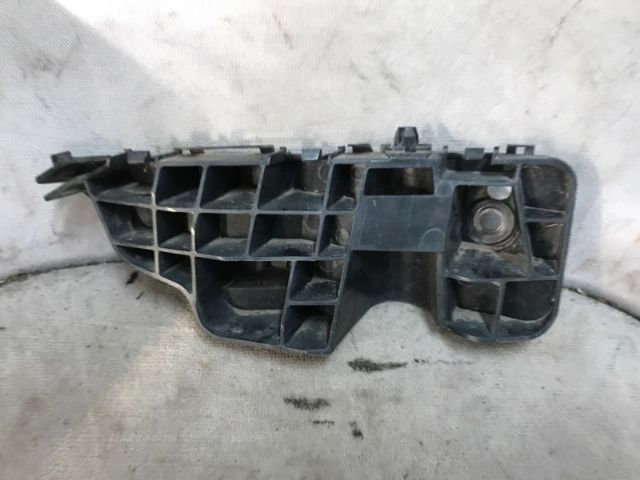 Suzuki Swift ZC82S 2010-2017 RF Bumper Retainer